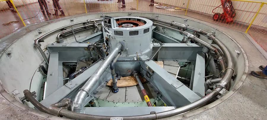 Turbina Pelton de central hidroeléctrica intervenida por Orbit en Perú